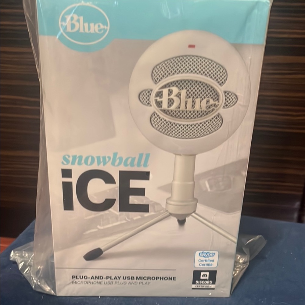 Snowball iCE USB Microphone for Podcasting